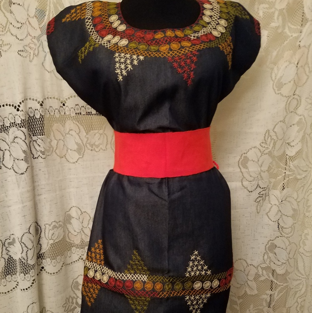 HANDMADE DRESSES - Picture 2 of 4